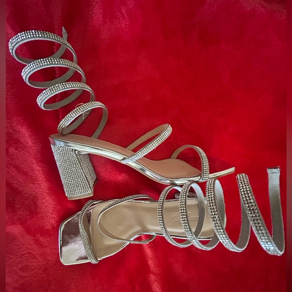 Women’s size 7 heels - Picture 1 of 2